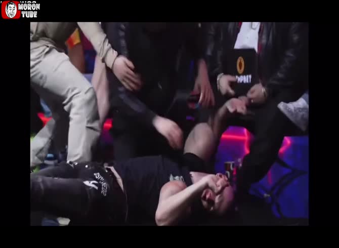 Video :With his arms stuffed with Synthol, he truly believed he was strong (and got stoned)